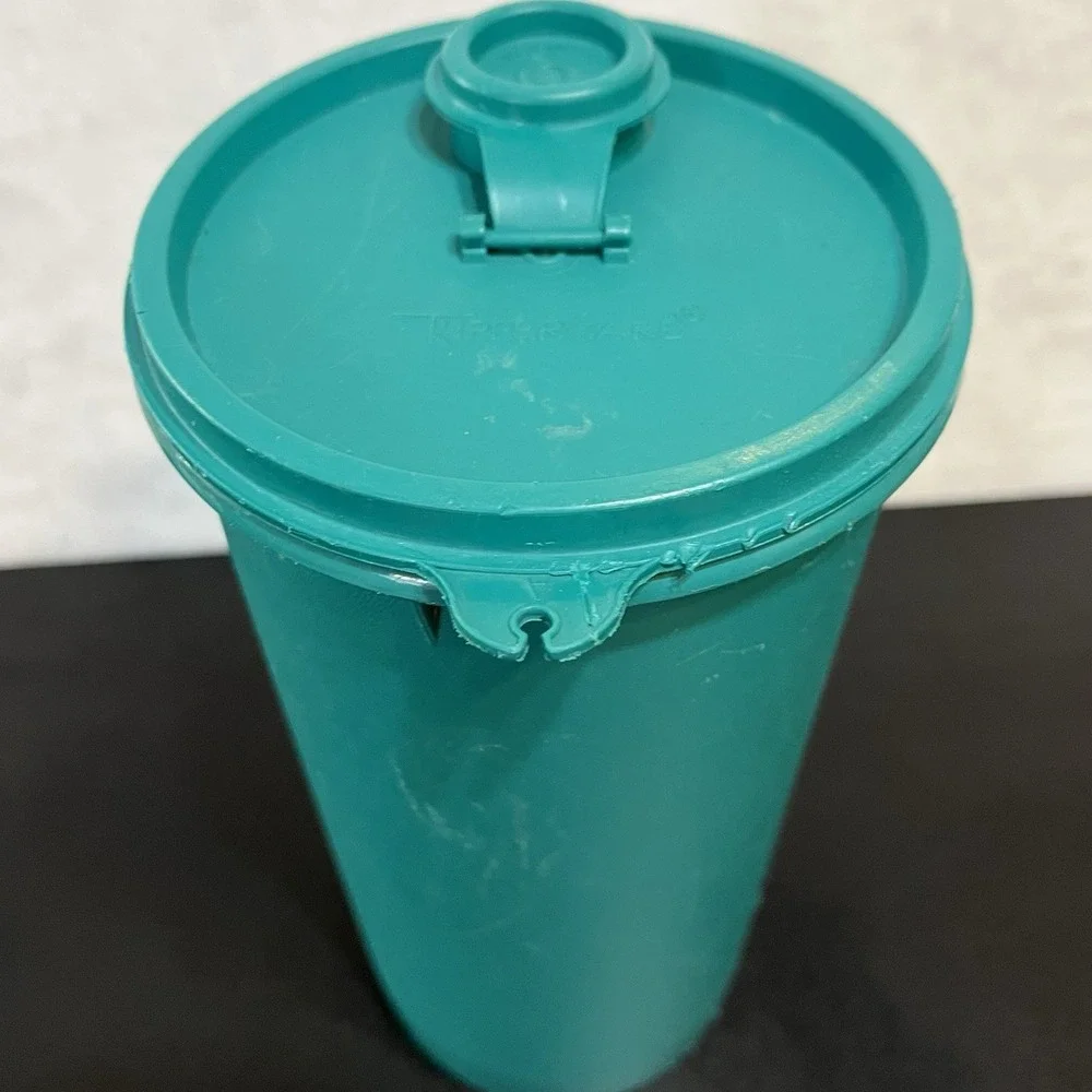 VTG Tupperware Round #563-8 Beverage Pitcher Flip-top Lid A-Tab Teal Green
